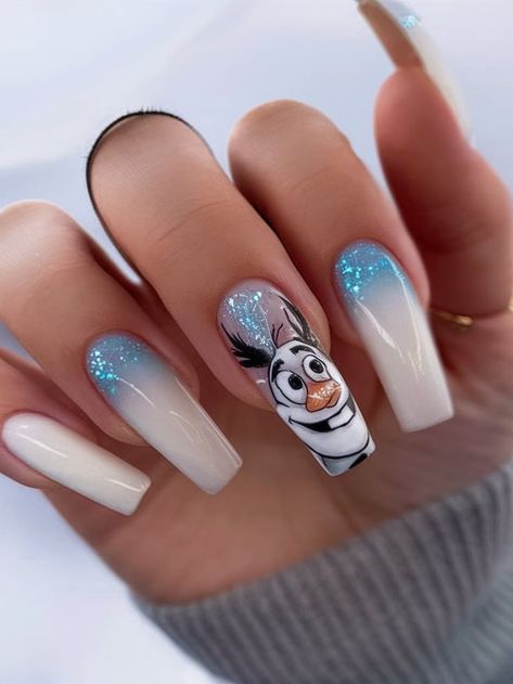 A fun and frosty nail design with an icy ombre effect and glitter accents, featuring Olaf from Frozen on the ring finger. The combination of blue hues and white tips adds a whimsical, wintry touch, perfect for Disney lovers and those wanting a playful winter look. Frozen Nail Designs, Olaf Nails, Disney Frozen Nails, Trendy Acrylic Nails, Frozen Nails, Christmas Nail Ideas, Short Square Nails, Christmas Nail, Square Nails