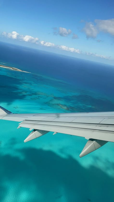 Plane Window Aesthetic, Plane Wing, Window Aesthetic, Plane Photos, Plane Window, Best Travel Destinations, Travel Picture Ideas, Airport Photos, Tropical Holiday