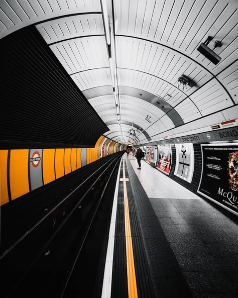 Urban Landscape Photography, Street Photography Urban, City Streets Photography, Leading Lines, Modeling Poses, Subway Station, Landscape Photography Tips, Film Photos, London Transport