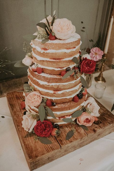 Victoria Sponge Wedding Cake, Floral Chuppah, English Countryside Wedding, Babington House, Wedding Cake Ideas, Romantic Wedding Cake, Wedding Cake Table, Victoria Sponge, Wedding Cake Rustic