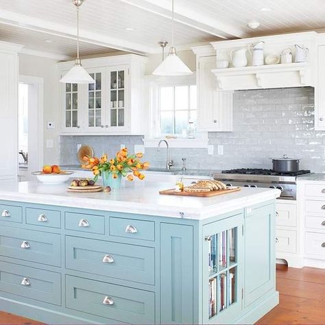 Beautifully Colorful Painted Kitchen Cabinets Gorgeous White Kitchen, Blue Kitchen Island, Light Blue Kitchens, Coastal Kitchen Design, Ideas Cocina, Kabinet Dapur, Kitchen Colour Schemes, Coastal Kitchen, Kitchen Island Design