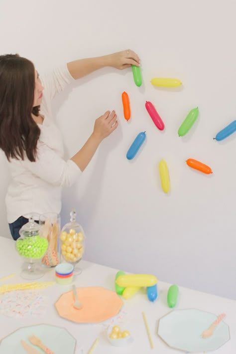 Sprinkle Photo Backdrop, Rainbow Sprinkle Birthday Party, Sprinkle Balloon Arch, Sprinkle Centerpiece Ideas, Sprinkle Drinks, Sprinkle Balloon Garland, Sprinkle Theme Baby Shower Ideas, Sprinkle Themed Birthday Party, Sprinkle Balloons