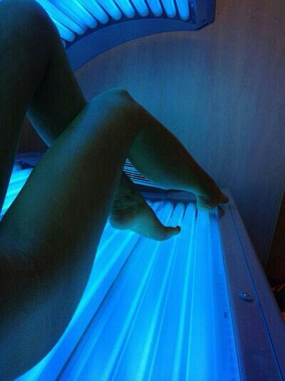 Tanning Booth, Safe Tanning, Tanning Skin Care, Best Tanning Lotion, How To Get Tan, Tanning Tips, Indoor Tanning, Tan Legs, Best Tan