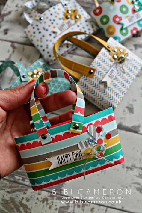 Gift Card Holder Diy, Paper Purse, Card Creative, Folding Origami, Bags Ideas, Diy Gift Card, Gift Holders, Treat Holder, Mini Tote Bag