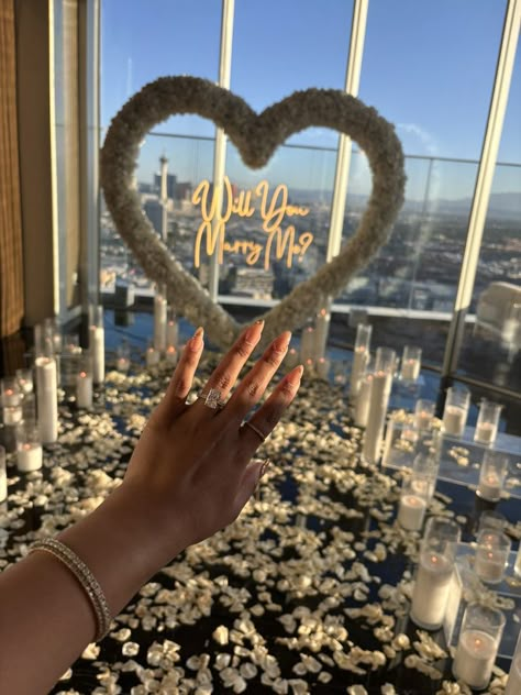 Surprise Proposal Pictures, Trap Star, Big Wedding Rings, Dream Wedding Decorations, Engagement Inspo, Dear Future Husband, Future Wedding Plans, Dream Engagement, Proposal Engagement