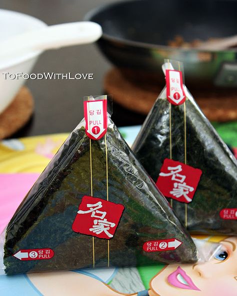 To Food with Love: Samgak Kimbap Samgak Kimbap, Korean Sushi, Chinese Celebrations, Seaweed Wrap, Asian Candy, Fish Wrap, Love Japanese, Korean Snacks, Korean Recipes