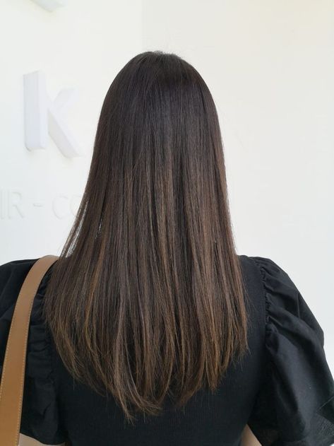 V Cut Hair, Pin Straight Hair, Hair Colour Ideas, Brown Straight Hair, Hairstyles For Ladies, Black Hair Balayage, Extension Hair, Brown Hair Inspo, Straight Hair Cuts