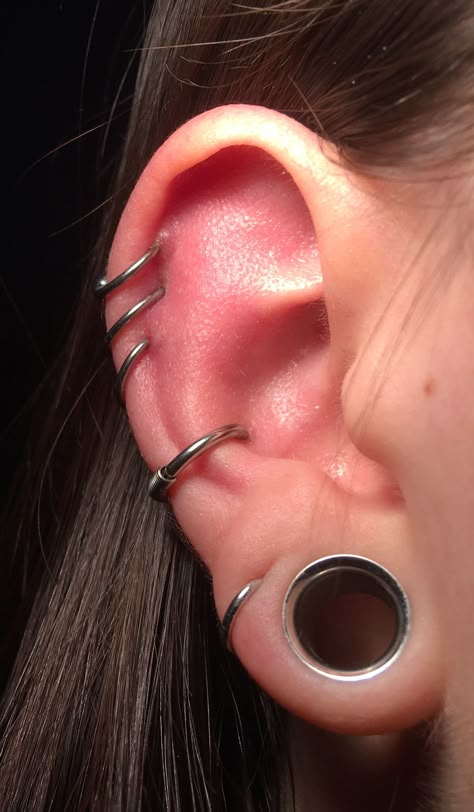 Helix Conch Piercing, Double Helix Piercing, Hellboy Tattoo, Triple Helix, Double Ear Piercings, Ear Lobe Piercings, Cool Ear Piercings, Pretty Ear Piercings, Cool Piercings