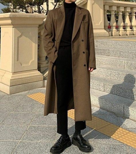 Long Coat Men Aesthetic, Long Coat Mens Outfit, Mens Brown Coat Outfit, Canadian Winter Outfits Men, Long Coat Outfit Men, Brown Coat Outfit Men, Korean Trench Coat Outfit, Dark Academia Boy, Brown Trench Coat Outfit