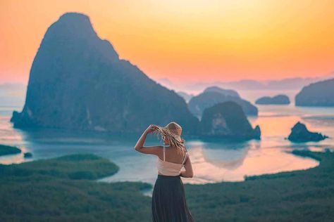 Beautiful sunrise at Samet Nangshe Viewpoint. Samet Nangshe, Sky Bar Bangkok, Siam Discovery, Phuket Resorts, Thai Islands, Santorini Hotels, Most Instagrammable Places, 5 Star Resorts, Thailand Beaches