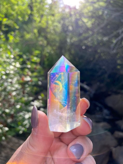 Crystal Gems Steven Universe, Blue Aura Quartz, Crystal Lamps, Rainbow Aura Quartz, Aura Quartz Crystal, Crystal Aesthetic, Rainbow Aura, Crystals Healing Properties, Aura Crystals