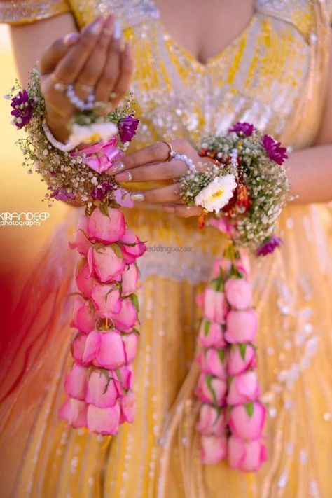 Unique & Beautiful Floral Jewellery ideas for your Haldi OR Mehendi Ceremony. From Various designs and color options, we have everything of your choice. #weddingbazaar#indianwedding #floraljewellery #floraljewelleryforhaldi #floraljewelleryformehendi #floraljewellerybridal #floraljewelleryreal Flower Kaleera, Real Floral Jewellery, Haldi Floral Jewelry Real Flowers, Real Flower Jewellery For Haldi Bridal, Real Flower Jewellery For Haldi, Floral Jewellery For Haldi, Real Flower Jewellery, Flower Jewellery For Haldi, Flower Jewellery For Mehndi