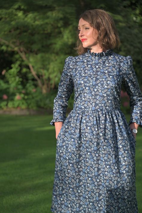 Willow Dress 3/4 Sleeve Dress Liberty of London Print With - Etsy.de Liberty Print Dress, Willow Dress, Cotton Lawn Fabric, London Dress, Baby Shower Princess, Fitting Dress, London Print, Loose Fitting Dresses, Floral Outfit