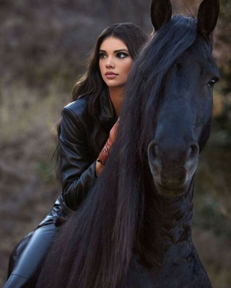 Horse Photoshoot Ideas, Autumn Photography Portrait, Woman Riding Horse, Horse Photography Poses, Western Photoshoot, Afghan Girl, Glam Photoshoot, Birthday Shoot, Photoshoot Themes