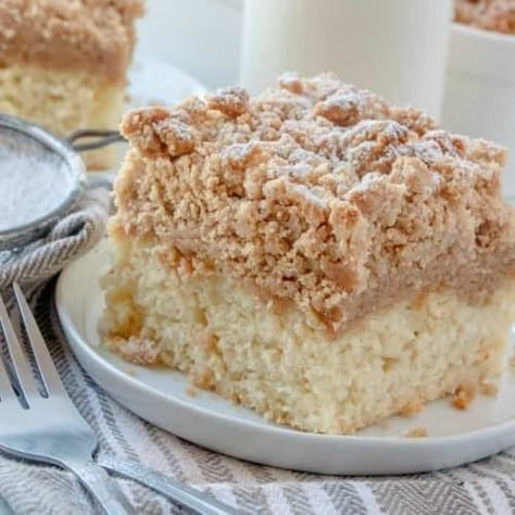 Homemade Double Crumb Cake (+Video) - The Country Cook Double Crumb Cake, Butter Coffee Cake, New York Crumb Cake, Crumble Coffee Cake, Crumb Coffee Cakes, Crumb Cakes, Coffee Cake Recipes Easy, Crumb Cake Recipe, Best Banana Pudding