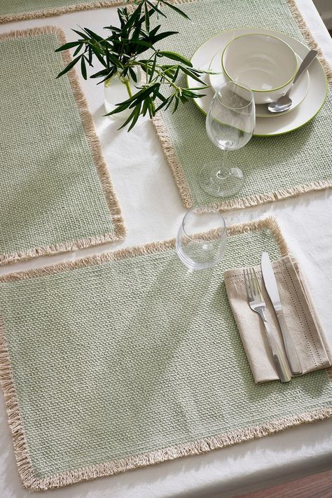 Place Mats For Wooden Table, Dining Table Styling Ideas, Table Mats Ideas, Table Placemats Ideas, Table Setting For Dinner, Table With Placemats, Placemats Ideas Dining Rooms, Sewing Placemats, Chic Placemats