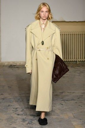 Carven RTW Spring 2024 [PHOTOS] Runway 2024, Kelly Bag, 가을 패션, Fashion Editor, Spring 2024, Lady Dior, Minimalist Fashion, Spring Summer Fashion, Paris Fashion