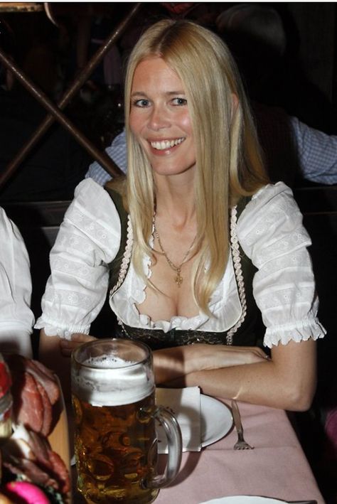 Women Drinking Beer, Octoberfest Girls, German Beer Girl, Beer Maiden, Octoberfest Beer, German Beer Festival, Beer Maid, Women Drinking, Beer Goggles