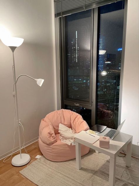 Room With Bean Bag Ideas, Cozy Reading Chair, Bean Bag Living Room, Deco Studio, Chair Ideas, Dekorasi Kamar Tidur, Study Room Decor, Reading Chair, Cozy Room Decor