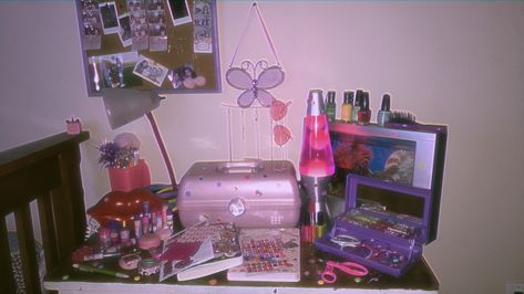 2000s Pink Bedroom, 2000s Girly Bedroom Aesthetic, Desk Checklist, 2000s Bedroom Aesthetic Pink, Vintage Room Aesthetic, Early 2000s Bedroom Pink, Mcbling Aestethic Room, 2000s Room, Vintage 2000s