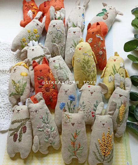 Embroidered Toys, Southaven Mississippi, Modern Hand Embroidery, Botanical Embroidery, Fabric Doll, Sewing Dolls, Stuffed Toys, Embroidery Inspiration, How To Sew