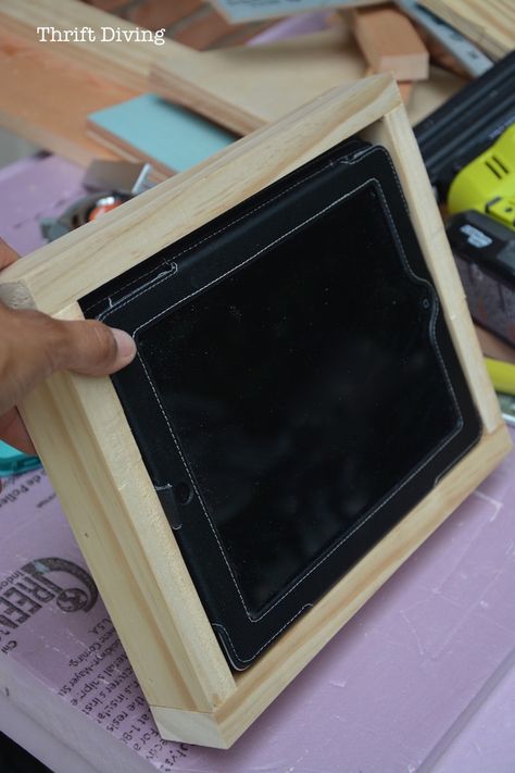 How to Make a DIY Tablet Holder For Your Wall Diy Charger Station, Tablet Holder Diy, Diy Tablet Holder, Smart Home Design Ideas, Wall Frames Diy, Ipad Wall Mount, Tablet Wall Mount, Ipad Mount, Tablet Mount