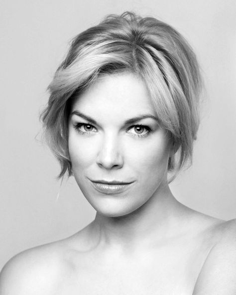 Hannah Waddingham Hannah Waddingham, Hannah Jones, Game Of Thrones Cast, Tanned Skin, Ted Lasso, Opera Singers, English Actresses, Orange Is The New Black, Tan Skin