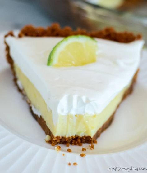 This Homemade Key Lime Pie from Creations by Kara is ridiculously easy, but tastes amazing! It's perfect any time of year, and everyone loves it! Biscoff crust makes it extra tasty. #keylimepie #limepie #biscoffcrust #keylimepierecipe #easypie Classic Key Lime Pie Recipe, Creamy Key Lime Pie, Key Lime Pie Easy, Homemade Whipped Cream Recipe, Lemon Pie Recipe, Homemade Graham Cracker Crust, Lime Pie Recipe, Lectin Free, Keylime Pie Recipe