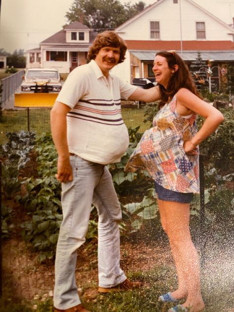 70s Mom, 60s Love Aesthetic, 70s Family Photos, 70s Couples, 70s Relationship Aesthetic, 1970s Family Photos, Pictures From The 70s, 70s Authentic Photos, 1970s Couple