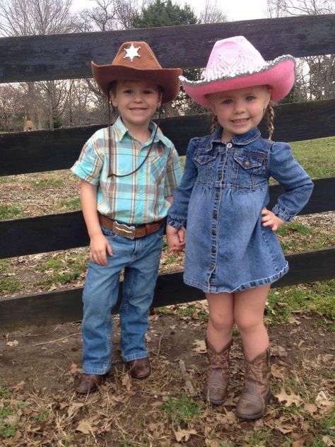 Cowboy Outfits For Boys, Farmer Outfit, Bebe Clothing, Farm Clothes, Brad Paisley, Country Kids, Estilo Country, Guys And Dolls