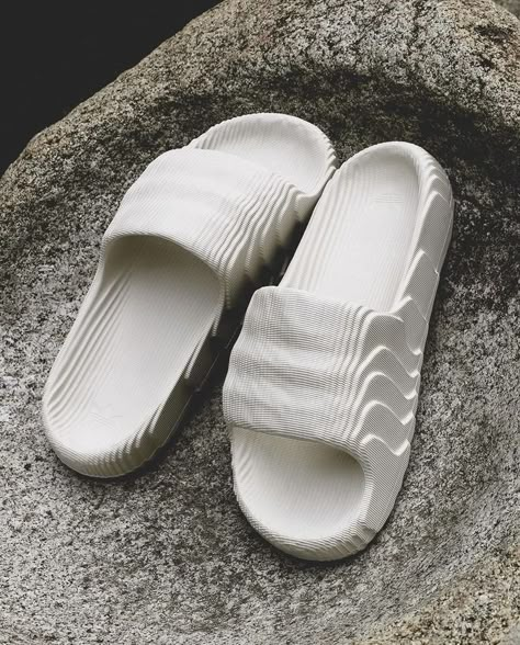 Adidas Adilette 22, Fashion Tiktok, Dr Shoes, Drip Drip, Adidas Adilette, Mens Casual Dress Outfits, Shoe Inspo, Mens Casual Dress, Swag Shoes