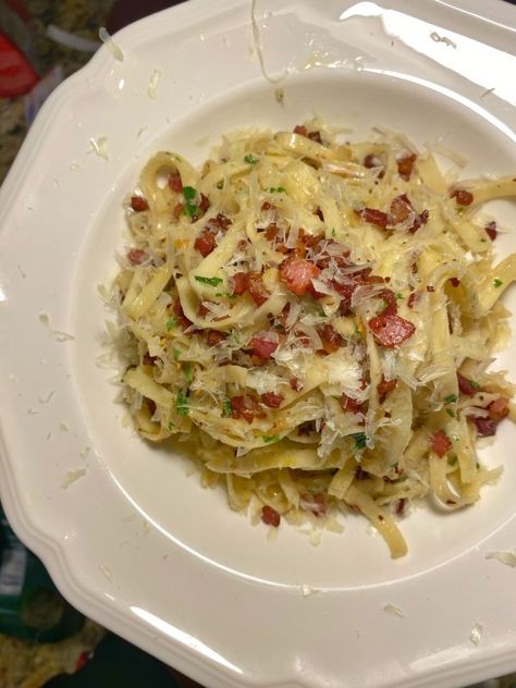 Linguini Aglio e Olio | Colorful Foodie Recipes With Pancetta, Aglio E Olio Recipes, Aglio E Olio Recipe, Pancetta Recipes, Pasta Varieties, Aglio E Olio, Aglio Olio, Easy Pasta Dishes, Fresh Pasta