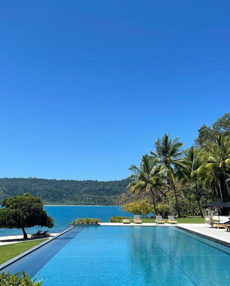 Infinity Pool Aesthetic, Hotel Design Exterior, Exterior Hotel Design, Hotel Pool Aesthetic, Palms Aesthetic, Summer Aesthetic Pool, Pool Aesthetic Summer, Dreamy Pools, Aesthetic Hotel