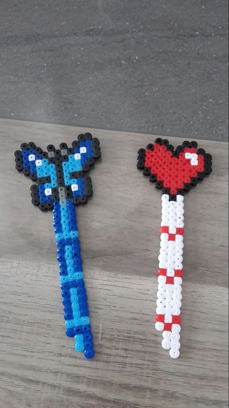 Pyssla Ideas Bookmark, Hama Beads Patterns Bookmarks, Melty Beads Bookmark, Cute Perler Bead Bookmarks, Pyssla Bookmark, Perler Bead Bookmarks, Pisla Ideas, Perleplader Ideas, Pyssla Ideas