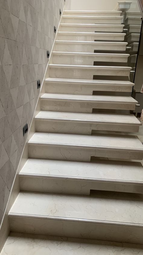 Steps Design Interior Stairs Granite, Stair Granite, Duplex Wall Design, Duplex Staircase, Granite Stairs, Duplex Wall, House Structure Design, Staircase Interior Design, House Structure