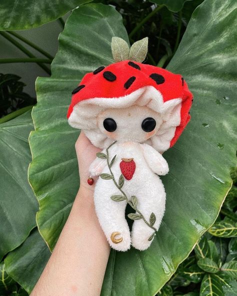 Fairy Stuffed Animal, Cottagecore Plushies, Character Art Ideas, Mushroom Stuffed Animal, Mushroom Plushie, Creepy Stuffed Animals, Mushroom Plush, Easy Crochet Animals, Doll Plushies