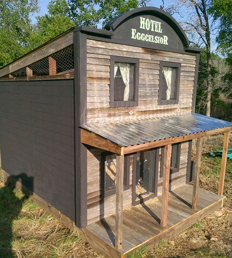 Adorable chicken coops! Fancy Chicken Coop, Reban Ayam, Portable Chicken Coop, Diy Chicken Coop Plans, Fancy Chickens, Chicken Coop Run, Coop Design, Best Chicken Coop, Chicken Coop Designs