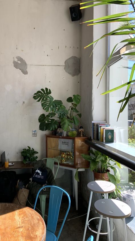 Green Place Aesthetic, Cafe Wallpaper Design, Cafes Aesthetic, Cute Cafe Aesthetic, Wallpaper Cafe, Cafe Wallpaper, Café Aesthetic, Cafe Photo, Aesthetic Cafe