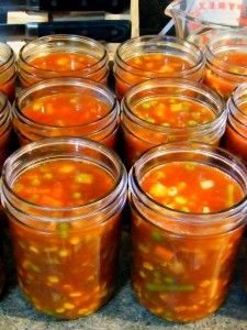 Canned Vegetable Beef Soup, Canning Soups, Pressure Canning Recipes, Canning 101, Canning Fruit, Canning Vegetables, Home Canning Recipes, Canned Soup, Canned Food Storage