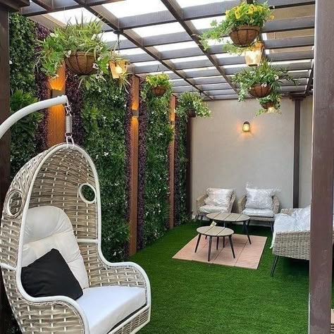 Artificial Grass Backyard, Artificial Grass Wall, Balkon Decor, Terrace Garden Design, Small Balcony Design, Modern Backyard Landscaping, Courtyard Design, Home Garden Design, Patio Interior