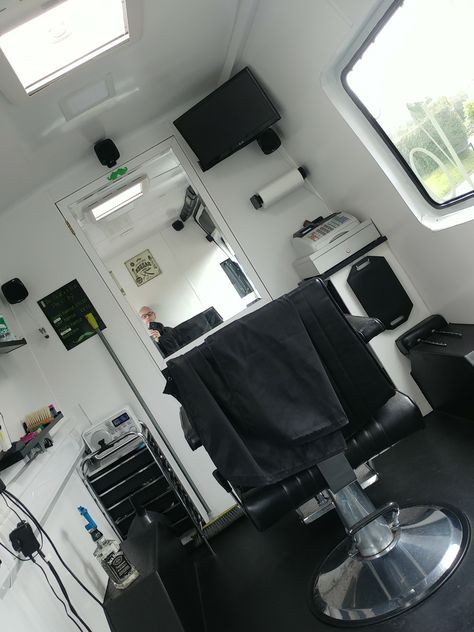 Barber Setup At Home, Mini Barber Shop, Barber Setup, Barber Van, Mobile Barber Shop, Guys Room Ideas, Mobile Hair Salon, Barbershop Design Interior, Mobile Beauty Salon