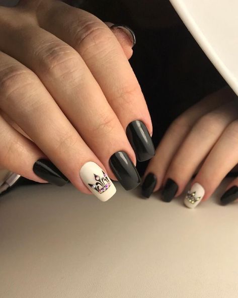 Crown Nail Art, Crown Nails, Bridal Nail, Bridal Nail Art, Holiday Nail Designs, Strong Nails, Clean Nails, Bridal Nails, Christmas Nail Designs