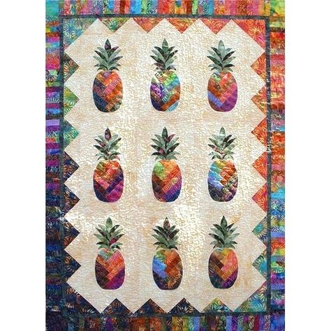 Where is this pattern?  I believe I saw a version of this quilt at the Sisters Quilt Show years past.  It's back on my list of quilts to make!! Pineapple Quilt Pattern, Pineapple Quilt Block, Tropical Quilts, Hawaiian Quilt Patterns, Pineapple Quilt, Appliqué Quilts, Quilt Modernen, Batik Quilts, Hawaiian Quilts