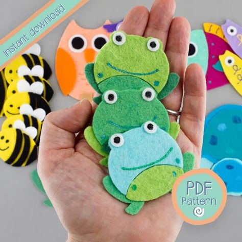 Fall Felt Board Stories, Felt Frog Pattern Free, Felt Board Ideas For Toddlers, Felt Cricut Projects, Felt Story Boards Ideas, Free Felt Patterns, Felt Activity Board, Over In The Meadow, Felt Board Templates