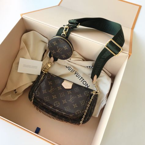 The hottest bag right now. Tas Louis Vuitton, Louis Vuitton Taschen, Jordan Hats, Pochette Louis Vuitton, Sac Louis Vuitton, Louis Vuitton Multi Pochette, Best Designer Bags, Hot Bags, Latest Bags