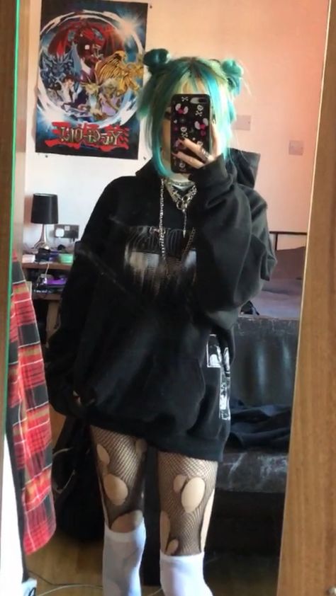 Comfy Outfits Alt, 90s Grunge Style Women, Emo Hoodie Outfit, Oversized Hoodie Outfit Women, Comfy Alt Outfits, Oversized Hoodie Outfit Aesthetic, Ripped Tights Outfit, Oversized Hoodie Outfit, Womens Oversized Hoodie