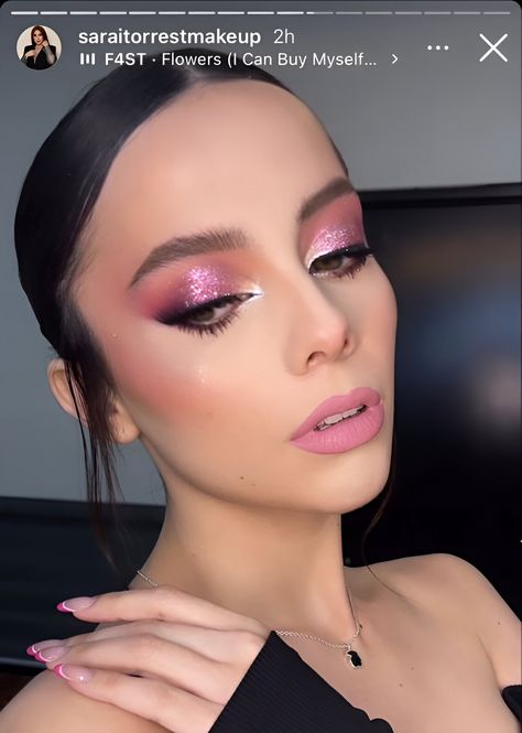 Make Up For Fushia Dress, Fiusha Dress Makeup, Pink Makeup For Prom, Hot Pink Dress Makeup Ideas, Makeup For Fuchsia Dress, Makeup For Hot Pink Dress, Make Up Fucsia, Pink Dress Makeup Ideas, Pink Purple Eye Makeup