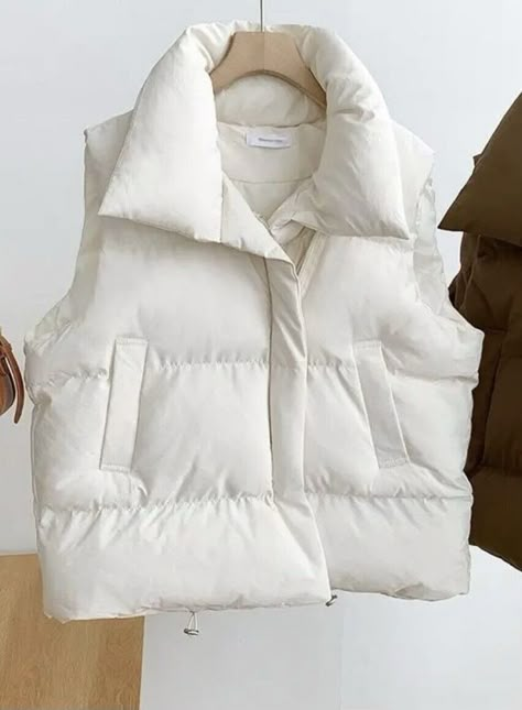 Outfits Ladies, Sleeveless Puffer, Lightweight Vest, Trendy Fits, Womens Puffer Vest, Winter Vest, Thick Sweaters, Vest Coat, Winter Warmers