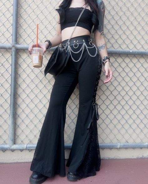 Gothic Pants Outfit, Goth Bell Bottoms Outfit, Goth Flare Pants Outfit, Goth Outfits Corset, Goth Outfits Pants, Gothic Summer, Goth Looks, Bell Bottoms Outfit, Elegant Goth