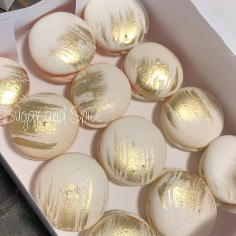 White Gold Macarons, White And Gold Macarons, Engagement Party Macarons, New Years Macarons, Green And Gold Macarons, Bridal Macarons, White And Gold Cookies, Golden Macarons, Wedding Macaroons